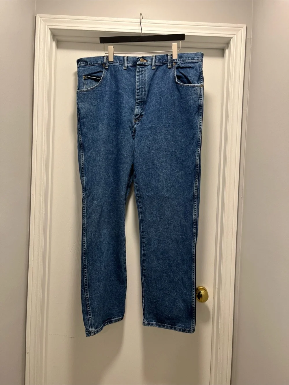 Wrangler Rugged Wear Jeans Mens 44x32 Blue Relaxed Fit Denim Classic 5 Pocket